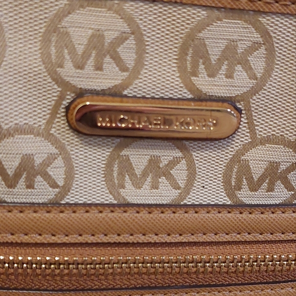MICHAEL KORS Kempton Signature Circle Monogram Fabric and Leather Tote Bag - Picture 10 of 14